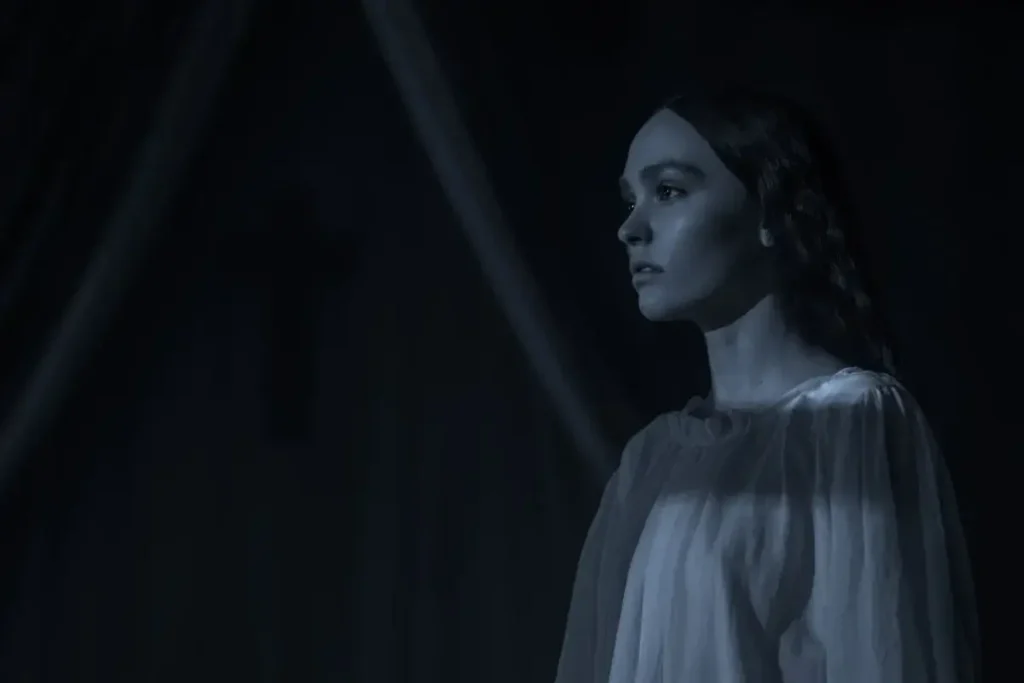 Lily-Rose Depp interpreta a Ellen en Nosferatu, 2024.
